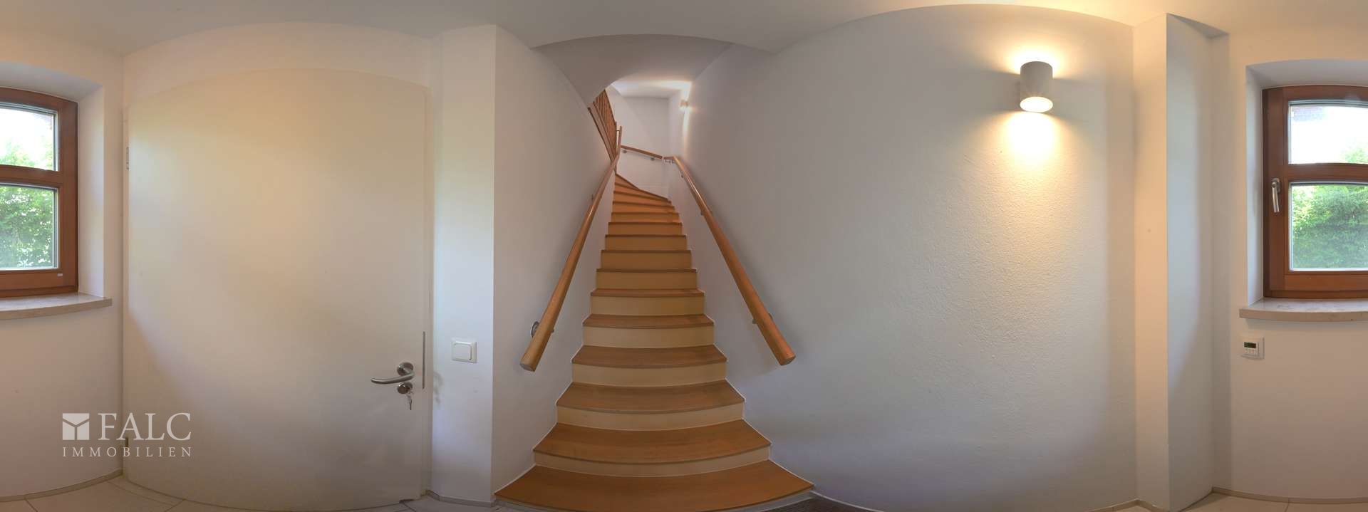 Pano EG Treppe zum OG